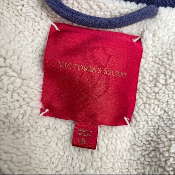 VICTORIA'S SECRET Purple Sherpa Robe - Picture 6 of 8